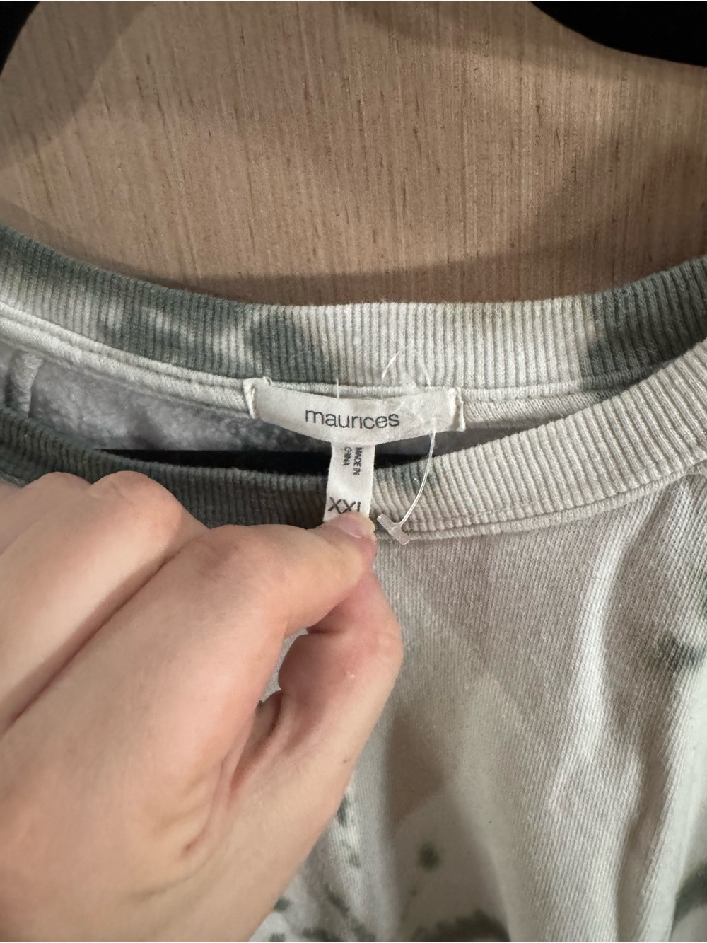 Women’s Maurices Cotton Blend Olive & White Tie-Dye Crewneck Sweatshirt Size XXL - Picture 2 of 4